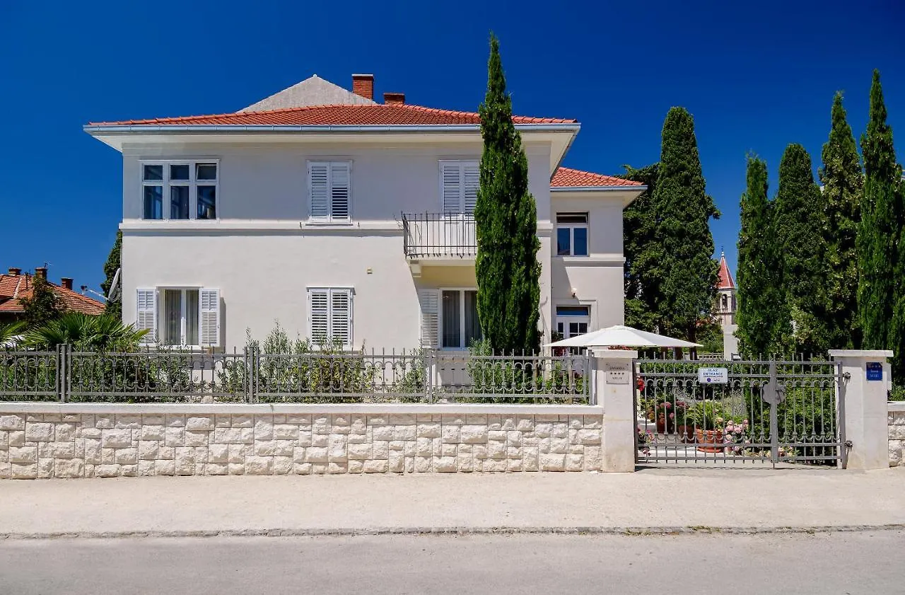 Guest house Palace Schoen Milesi - Esense Of Prestige - Private Pool - Old Money Style Luxury Rooms - Walking Distance To The Old Town, The Beach And All Amenities - Buralux Properties Split
