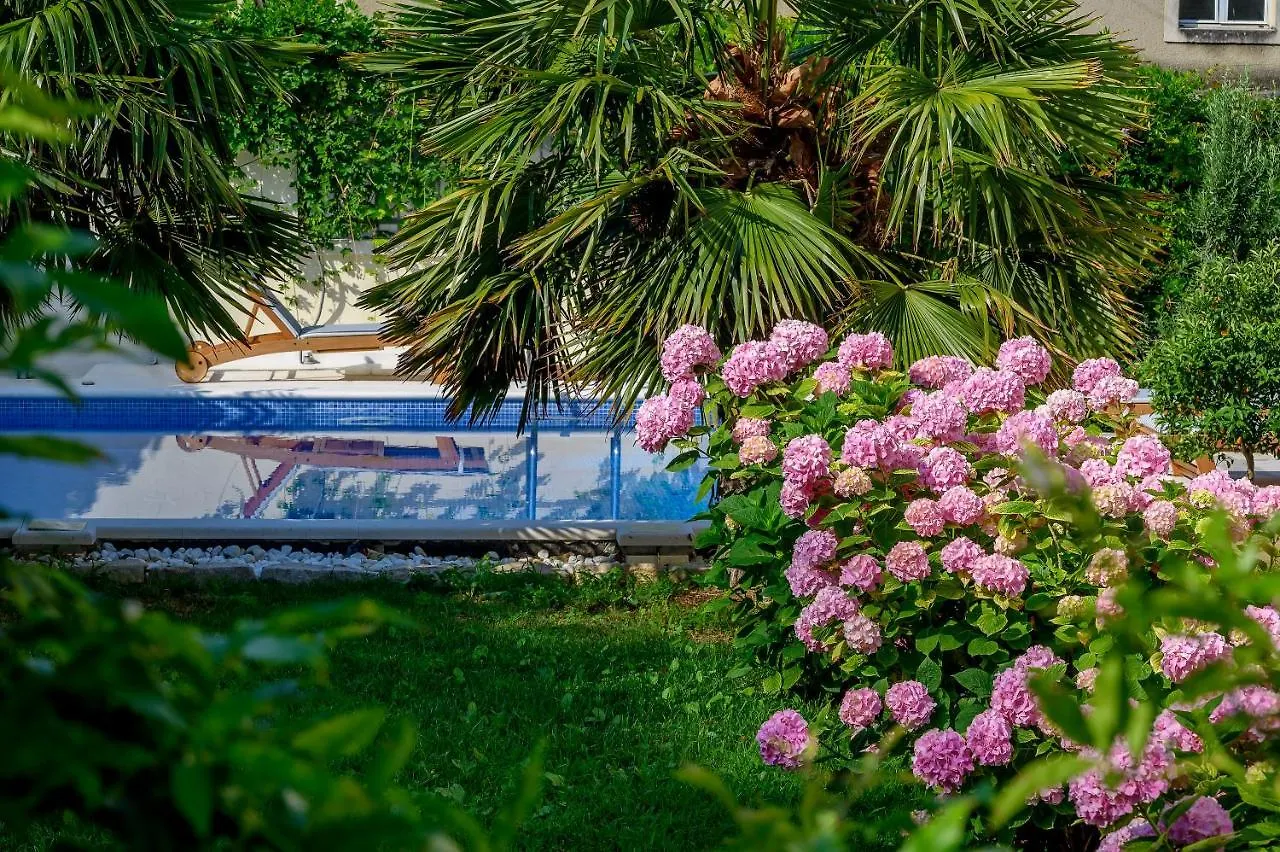 Palace Schoen Milesi - Esense Of Prestige - Private Pool - Old Money Style Luxury Rooms - Walking Distance To The Old Town, The Beach And All Amenities - Buralux Properties Split 4*,  Croatia