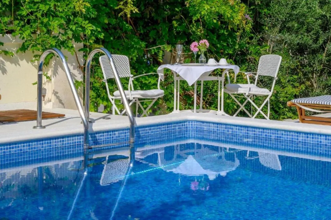 Guest house Palace Schoen Milesi - Esense Of Prestige - Private Pool - Old Money Style Luxury Rooms - Walking Distance To The Old Town, The Beach And All Amenities - Buralux Properties Split