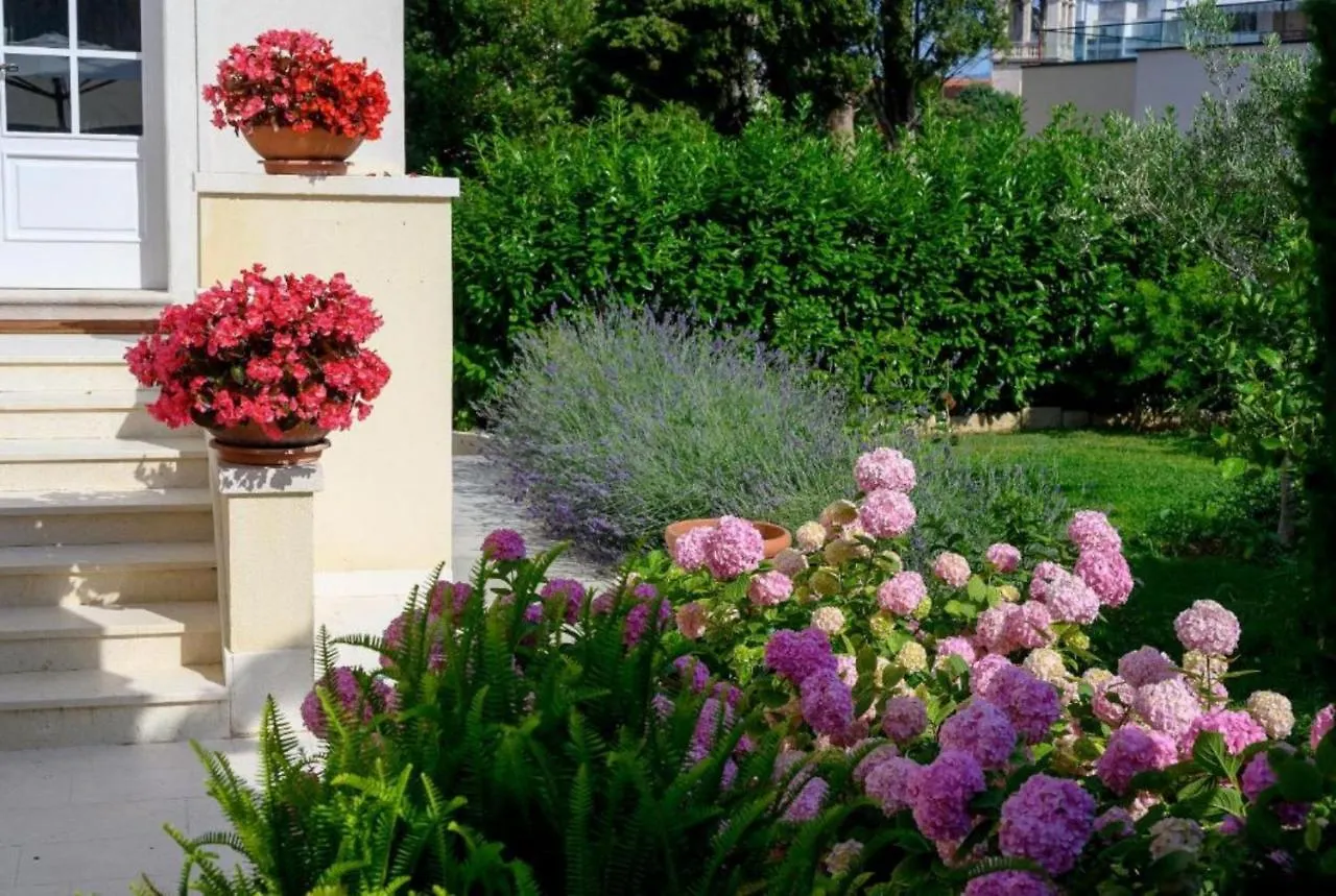 **** Guest house Palace Schoen Milesi - Esense Of Prestige - Private Pool - Old Money Style Luxury Rooms - Walking Distance To The Old Town, The Beach And All Amenities - Buralux Properties Split Croatia
