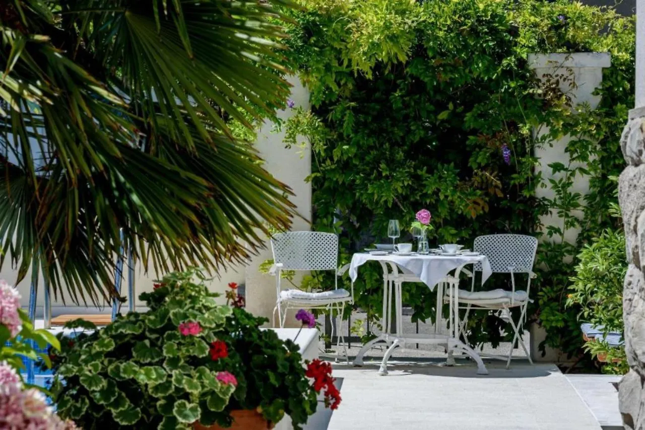 Guest house Palace Schoen Milesi - Esense Of Prestige - Private Pool - Old Money Style Luxury Rooms - Walking Distance To The Old Town, The Beach And All Amenities - Buralux Properties Split