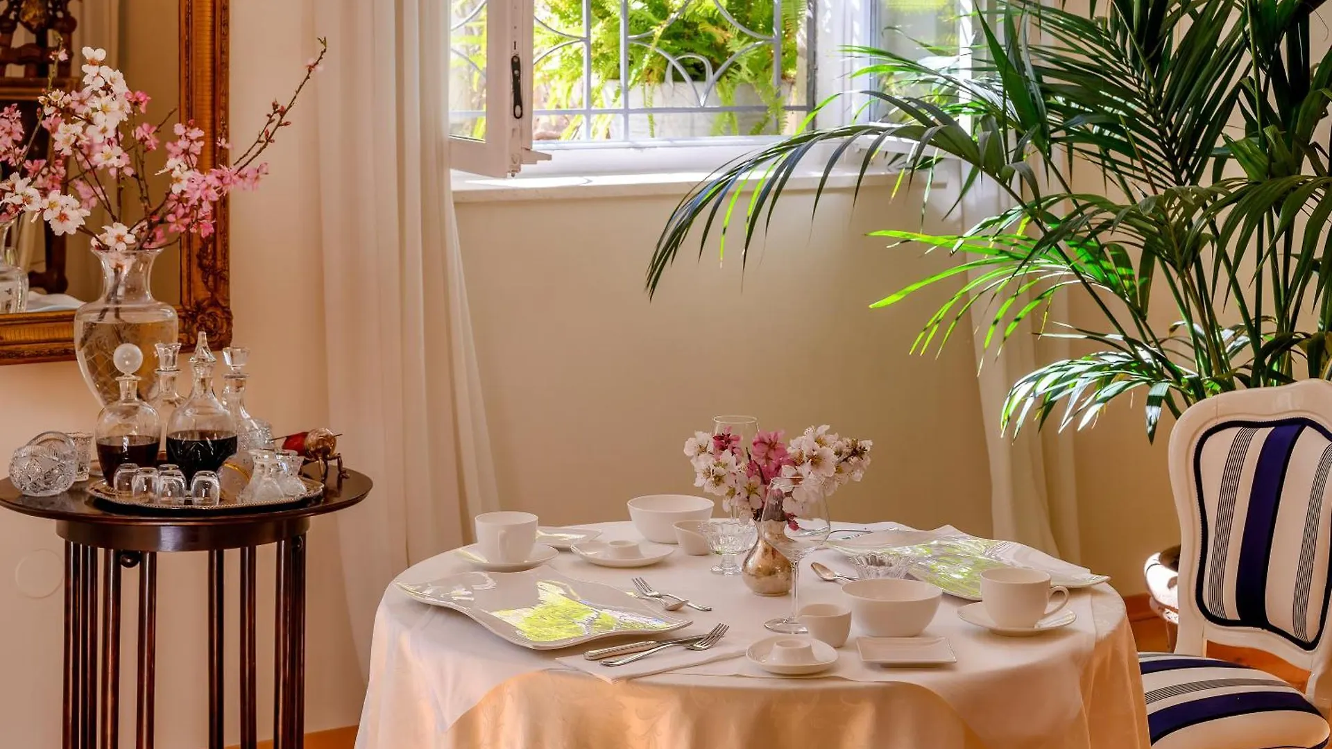 Palace Schoen Milesi - Esense Of Prestige - Private Pool - Old Money Style Luxury Rooms - Walking Distance To The Old Town, The Beach And All Amenities - Buralux Properties Split Croatia