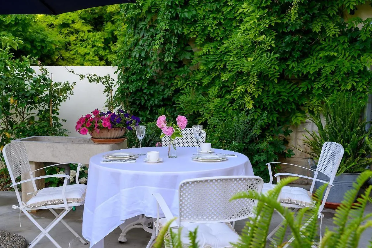 Palace Schoen Milesi - Esense Of Prestige - Private Pool - Old Money Style Luxury Rooms - Walking Distance To The Old Town, The Beach And All Amenities - Buralux Properties Split Guest house