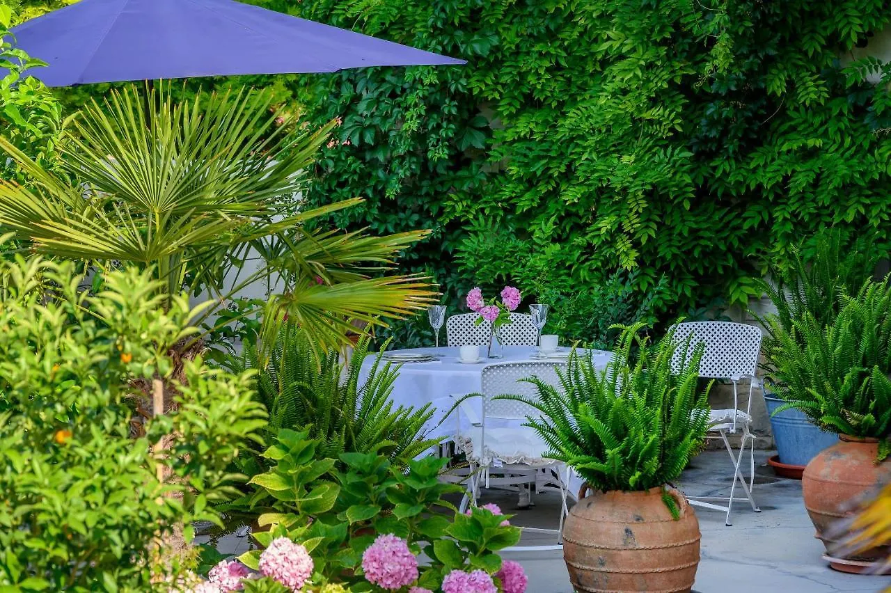 **** Guest house Palace Schoen Milesi - Esense Of Prestige - Private Pool - Old Money Style Luxury Rooms - Walking Distance To The Old Town, The Beach And All Amenities - Buralux Properties Split Croatia