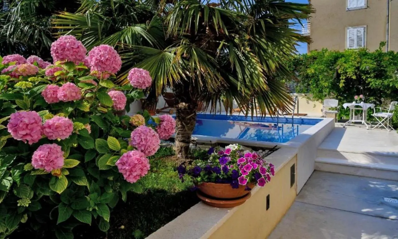 Guest house Palace Schoen Milesi - Esense Of Prestige - Private Pool - Old Money Style Luxury Rooms - Walking Distance To The Old Town, The Beach And All Amenities - Buralux Properties Split