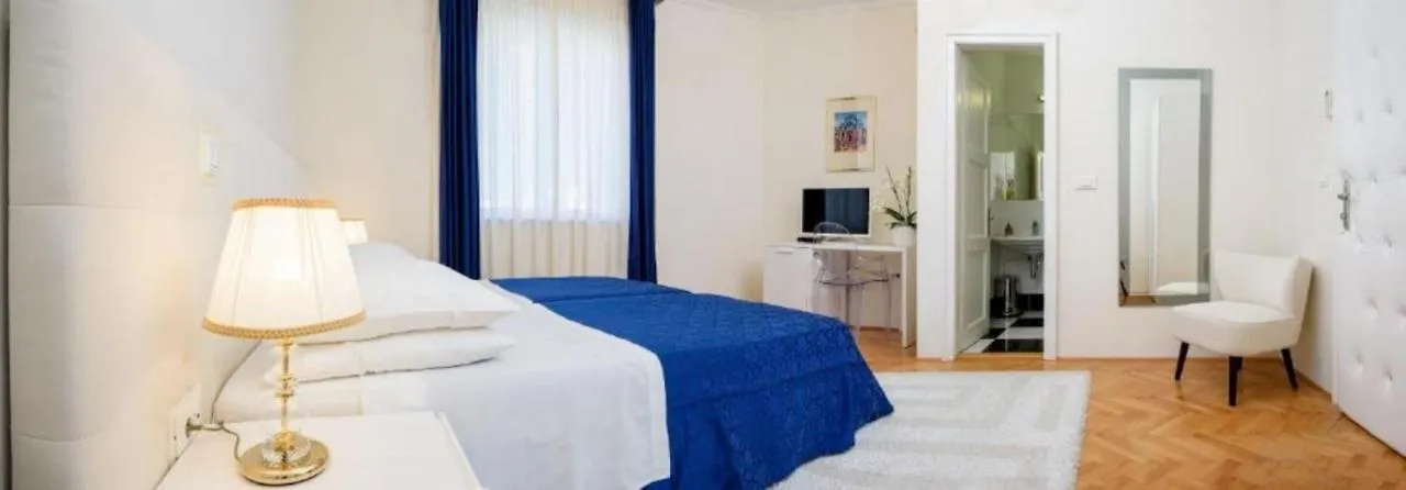 Palace Schoen Milesi - Esense Of Prestige - Private Pool - Old Money Style Luxury Rooms - Walking Distance To The Old Town, The Beach And All Amenities - Buralux Properties Split Guest house