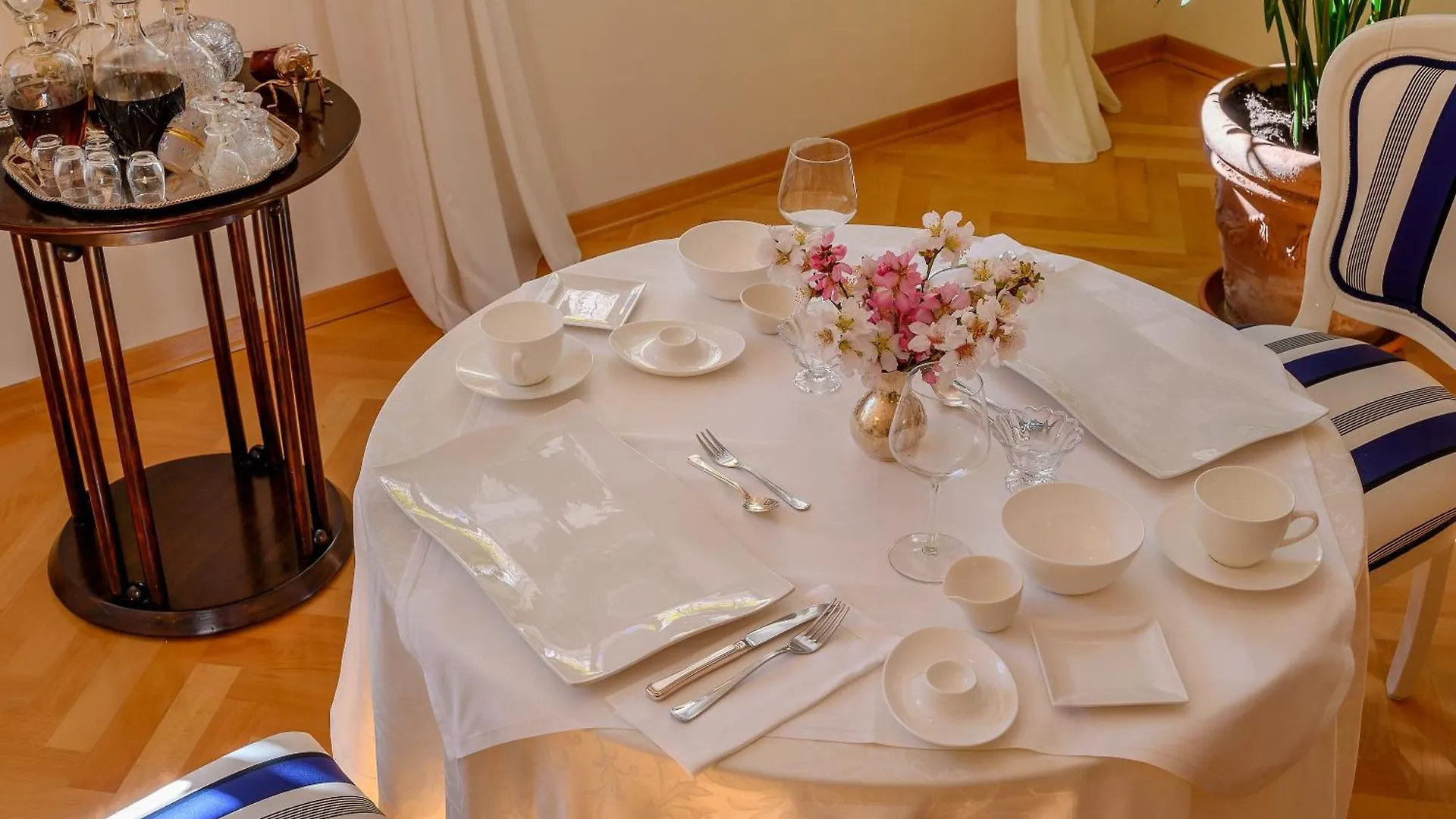Guest house Palace Schoen Milesi - Esense Of Prestige - Private Pool - Old Money Style Luxury Rooms - Walking Distance To The Old Town, The Beach And All Amenities - Buralux Properties Split