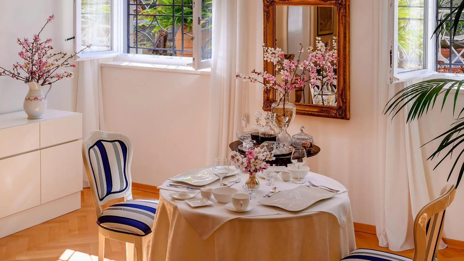 Guest house Palace Schoen Milesi - Esense Of Prestige - Private Pool - Old Money Style Luxury Rooms - Walking Distance To The Old Town, The Beach And All Amenities - Buralux Properties Split